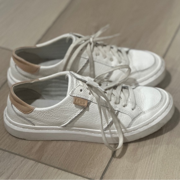 UGG Alameda Logo Platform Leather Sneakers 1130775 in White/Tan Women’s 7.5 - Picture 2 of 8